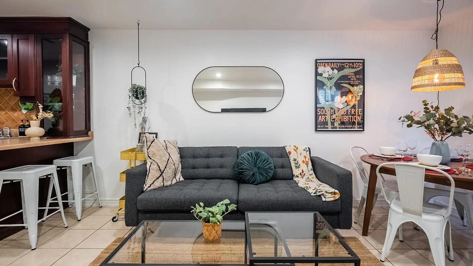 Cozy Basement Apt With Private Patio! Toronto Apartment