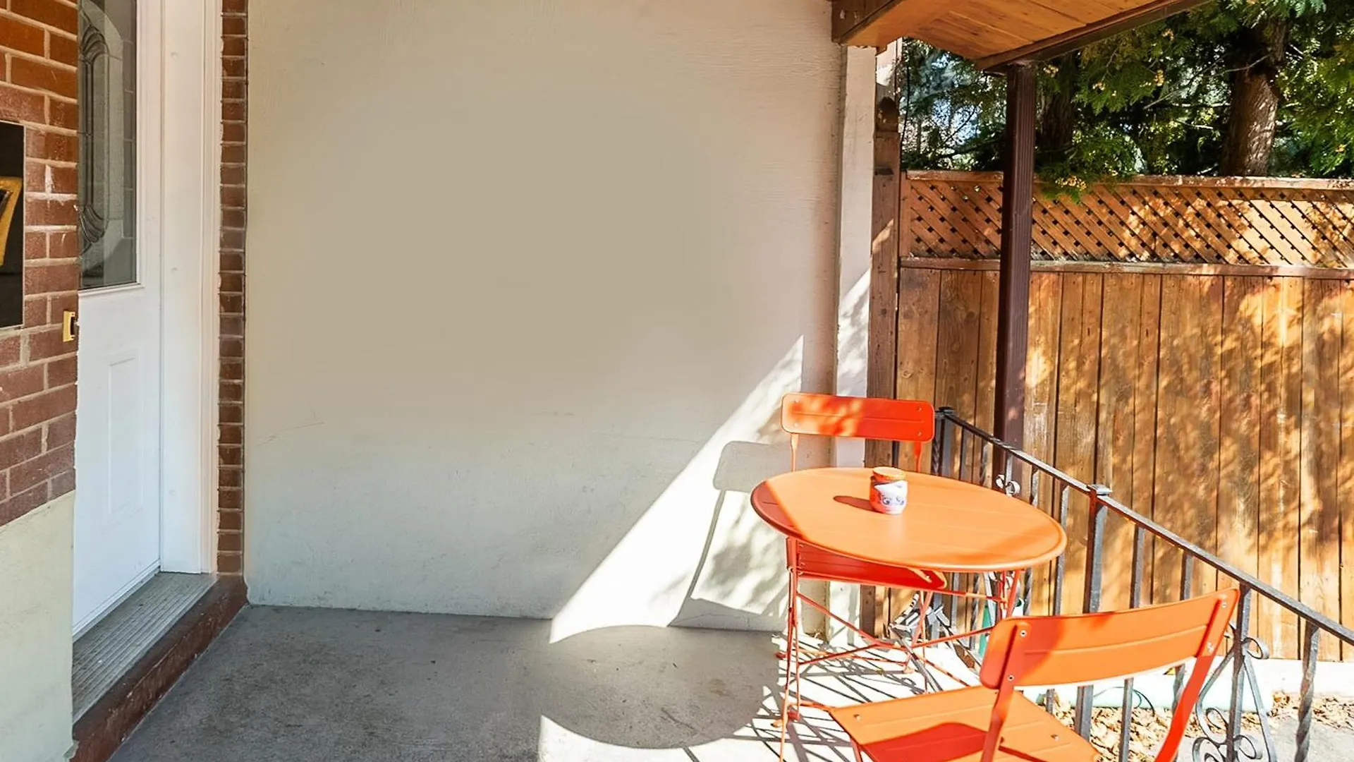 Cozy Basement Apt With Private Patio! Toronto 0*,