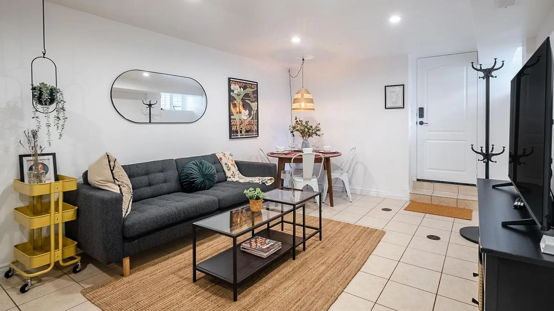 Cozy Basement Apt With Private Patio! Toronto