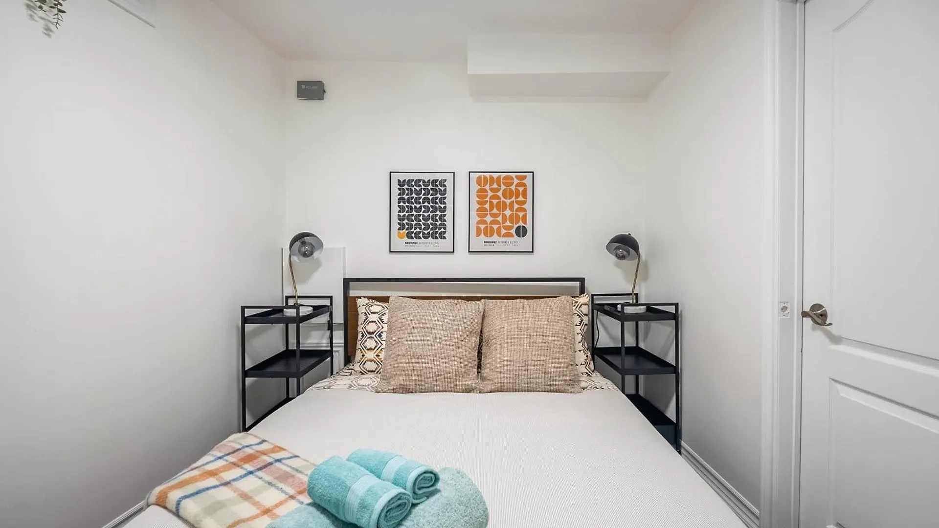 Apartment Cozy Basement Apt With Private Patio! Toronto